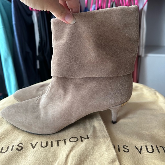 Louis Vuitton Suede Ankle Boots size 38 - Picture 2 of 8